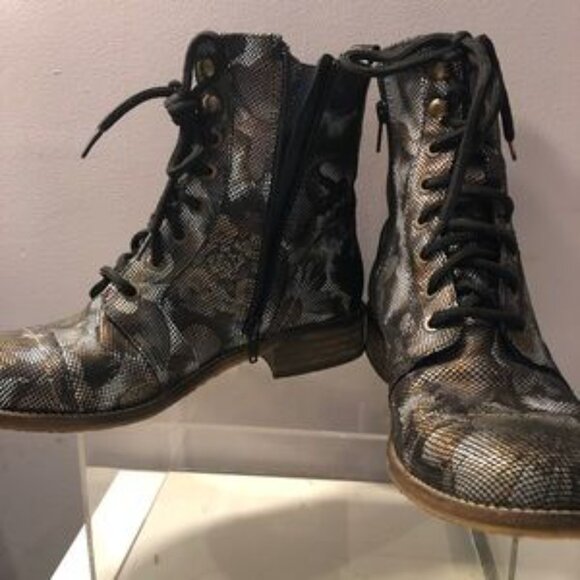 Unity in Diversity size 38 metallic leather boots - Picture 2 of 5